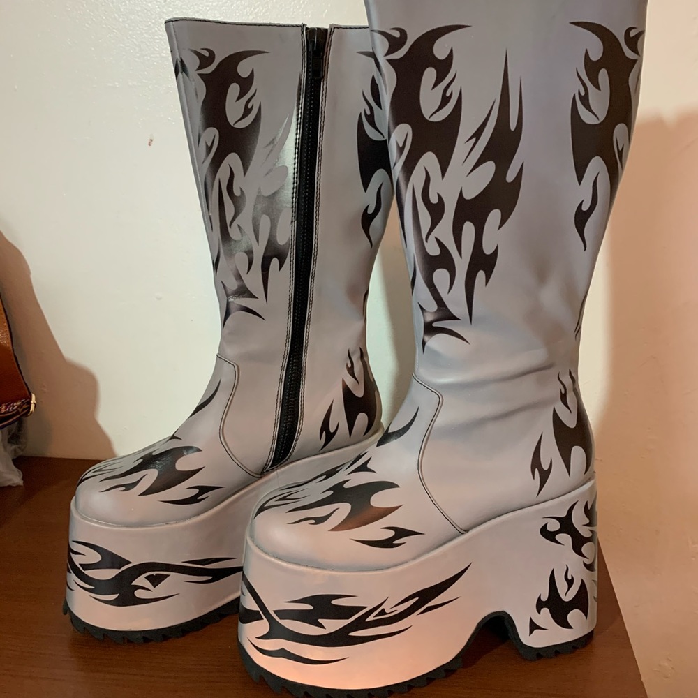 Sz10 Dolls Kill lighting boots reflective platform - Picture 7 of 16